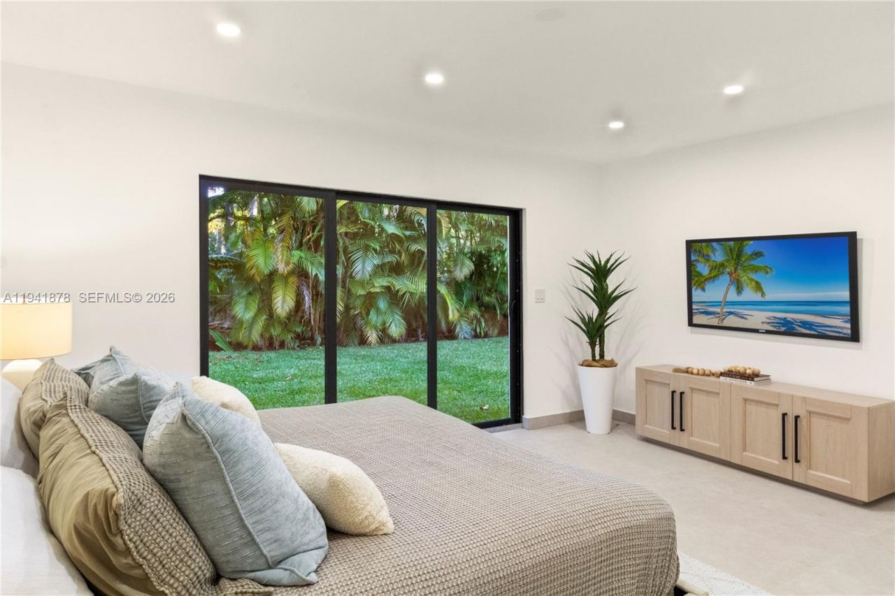 435 W 43rd St, Miami Beach, FL 33140 Photo