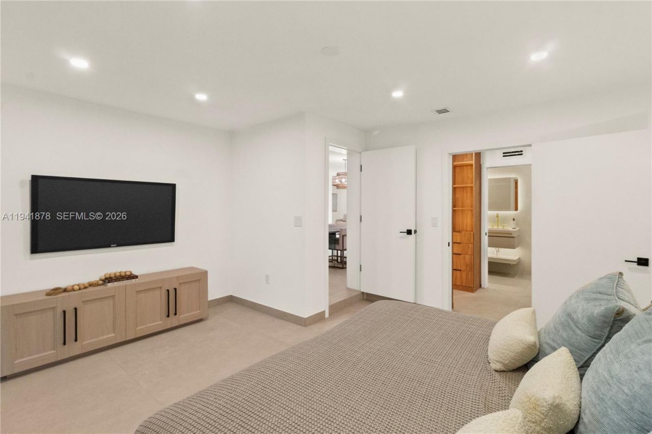 435 W 43rd St, Miami Beach, FL 33140 Photo