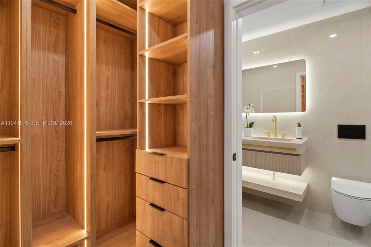 435 W 43rd St, Miami Beach, FL 33140 Photo