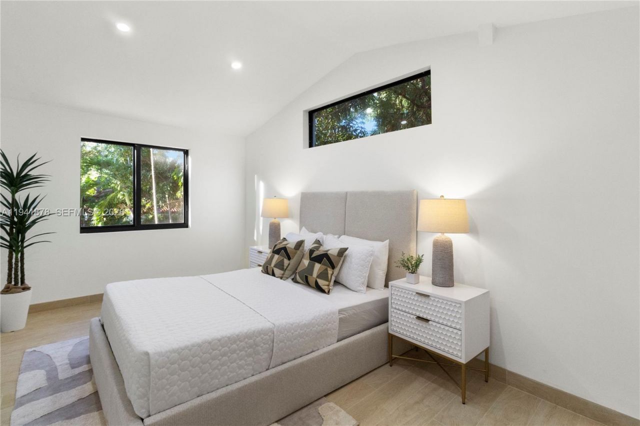 435 W 43rd St, Miami Beach, FL 33140 Photo