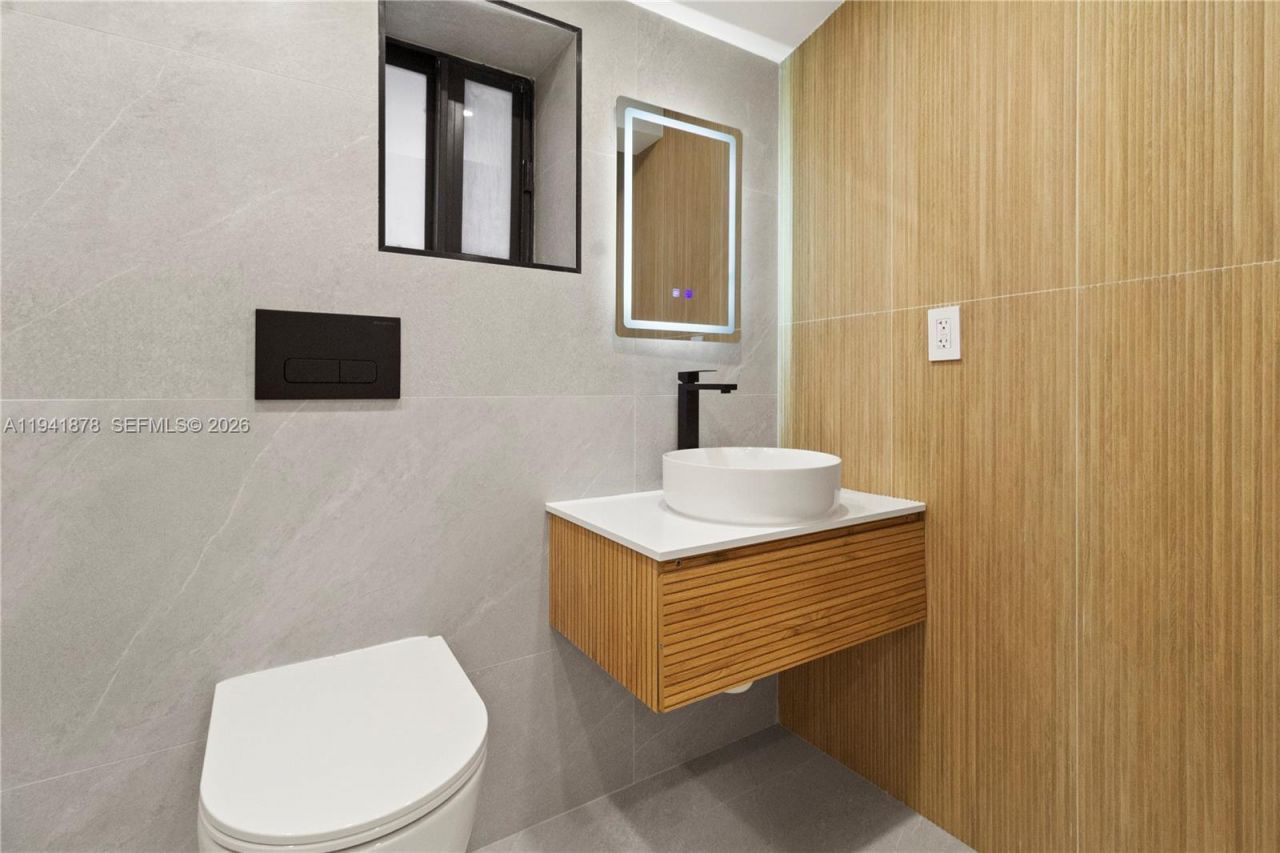 435 W 43rd St, Miami Beach, FL 33140 Photo