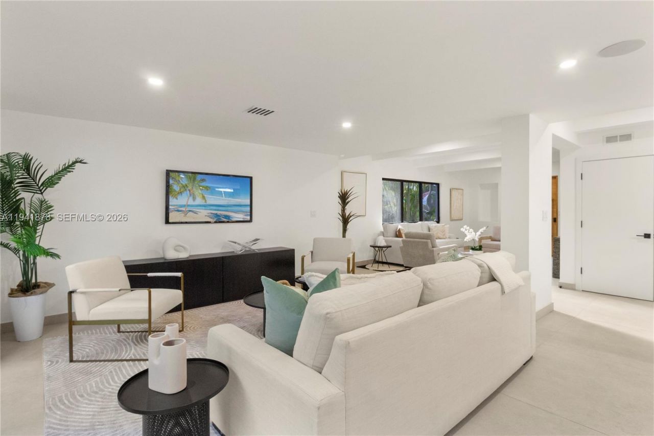 435 W 43rd St, Miami Beach, FL 33140 Photo