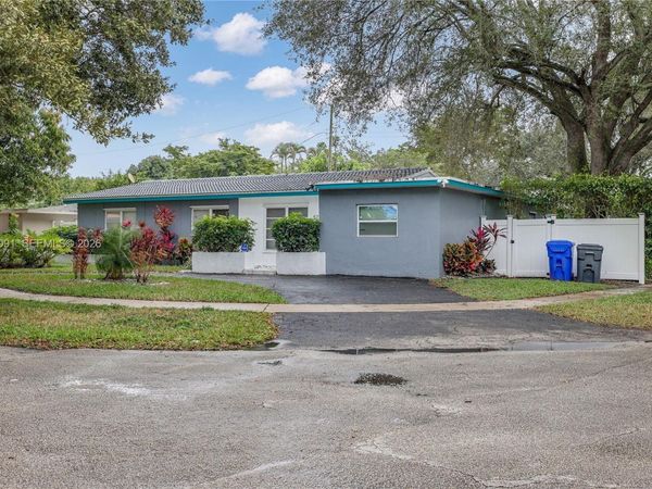 5712 Monroe St , Hollywood, FL 33023