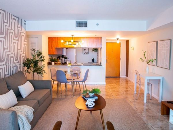 1200 Brickell Bay Dr, Unit 3215, Miami, FL 33131