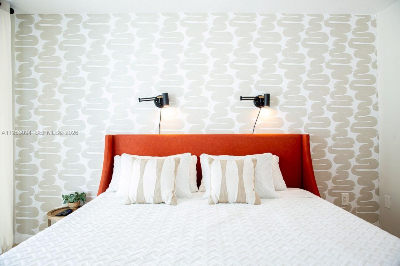 1200 Brickell Bay Dr, Unit 3215, Miami, FL 33131 Photo