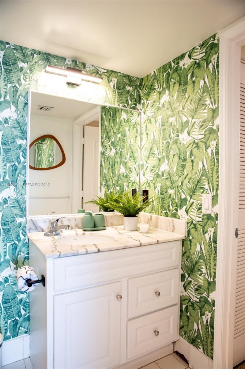 1200 Brickell Bay Dr, Unit 3215, Miami, FL 33131 Photo