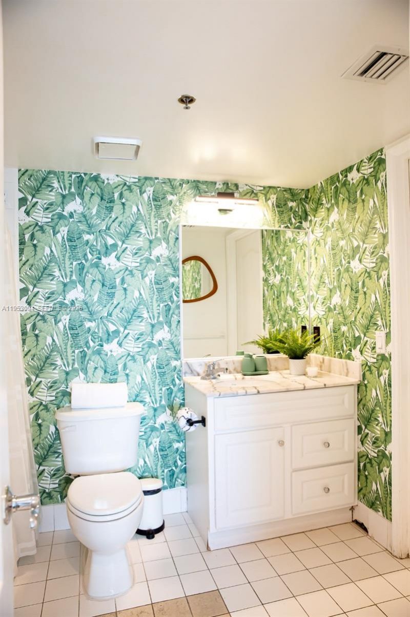 1200 Brickell Bay Dr, Unit 3215, Miami, FL 33131 Photo