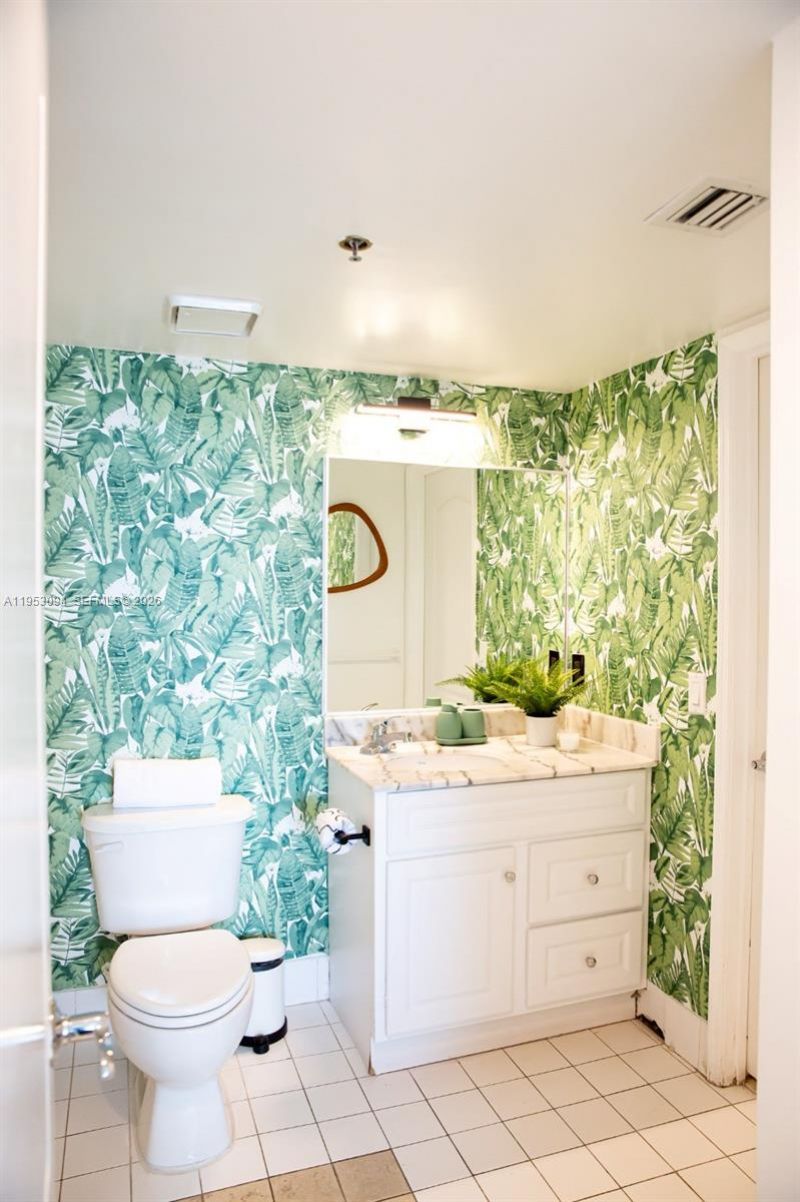 1200 Brickell Bay Dr, Unit 3215, Miami, FL 33131 Photo