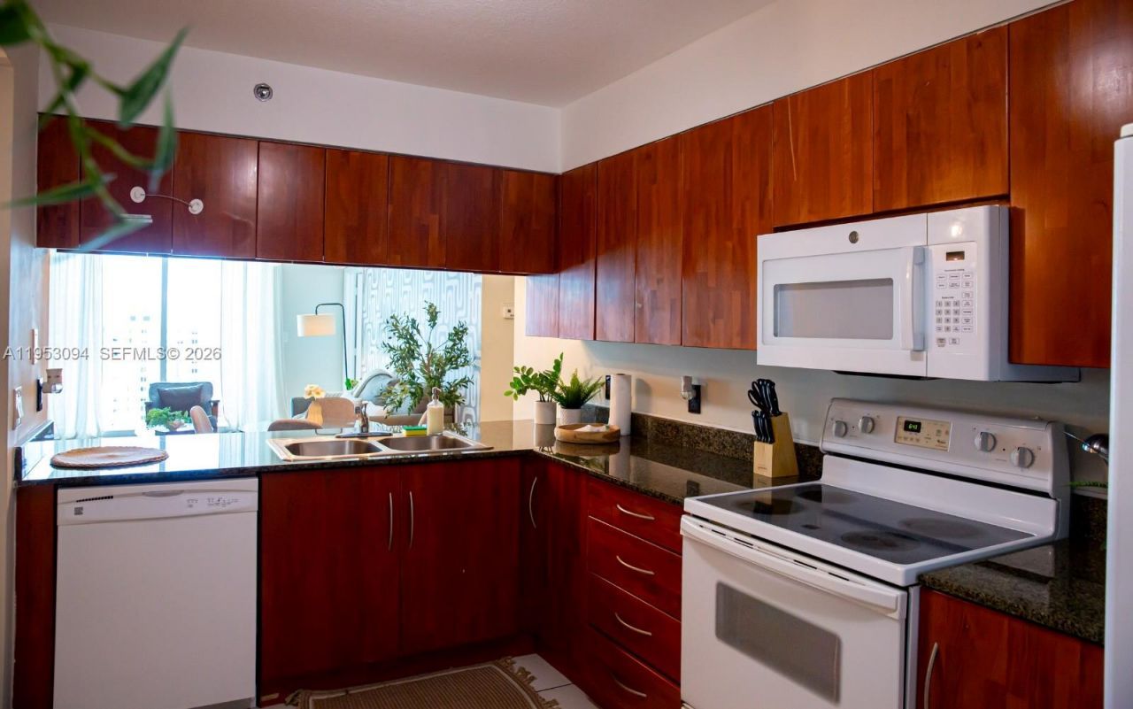 1200 Brickell Bay Dr, Unit 3215, Miami, FL 33131 Photo