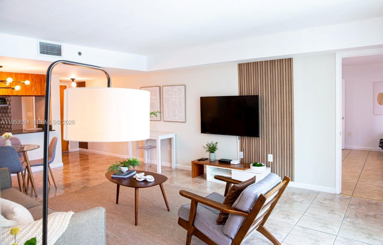 1200 Brickell Bay Dr, Unit 3215, Miami, FL 33131 Photo