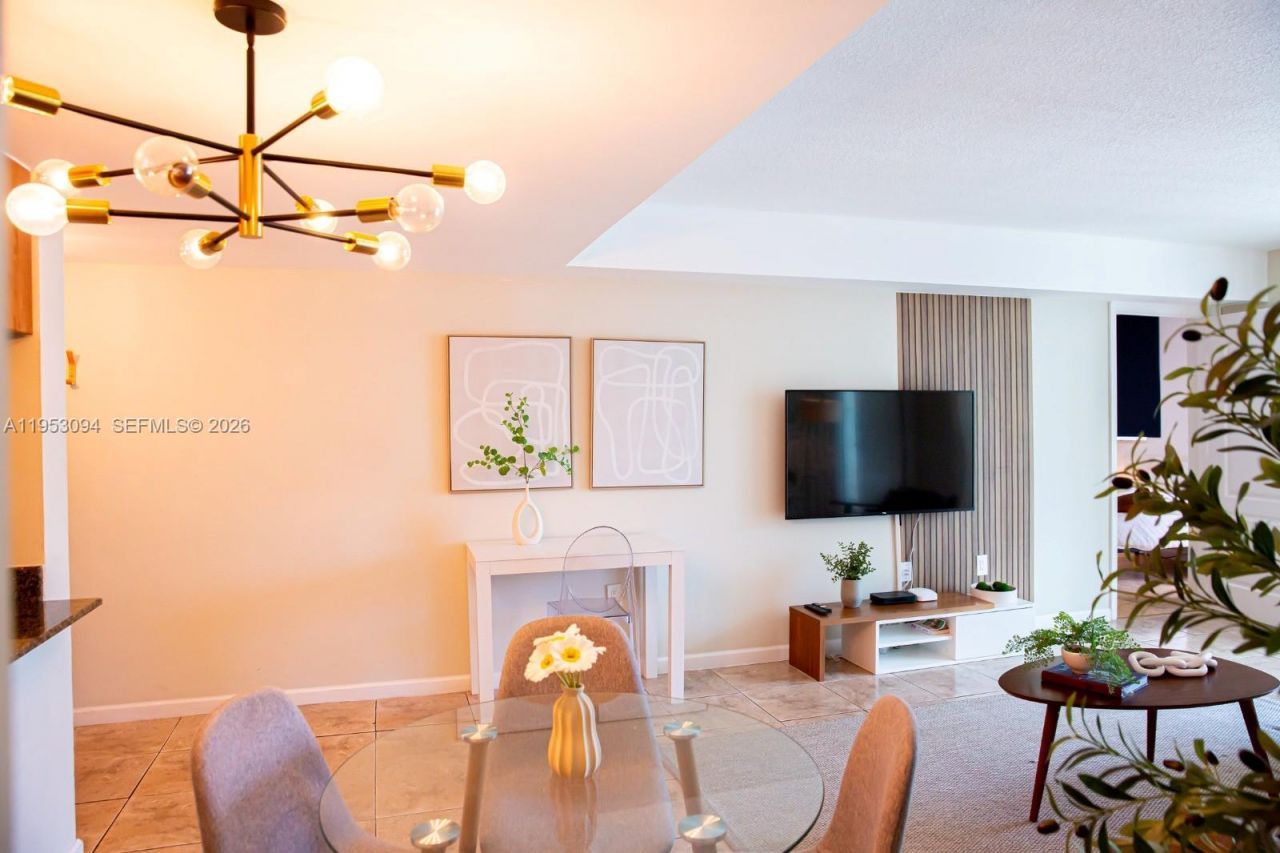 1200 Brickell Bay Dr, Unit 3215, Miami, FL 33131 Photo