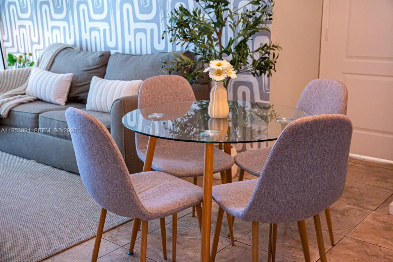 1200 Brickell Bay Dr, Unit 3215, Miami, FL 33131 Photo