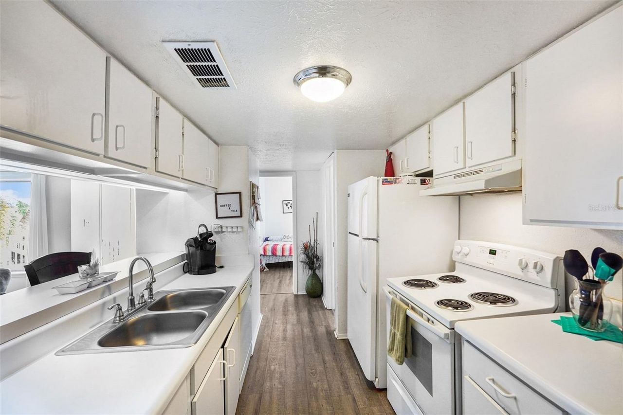 3765 41st Street S, Unit I, Saint Petersburg, FL 33711 Photo