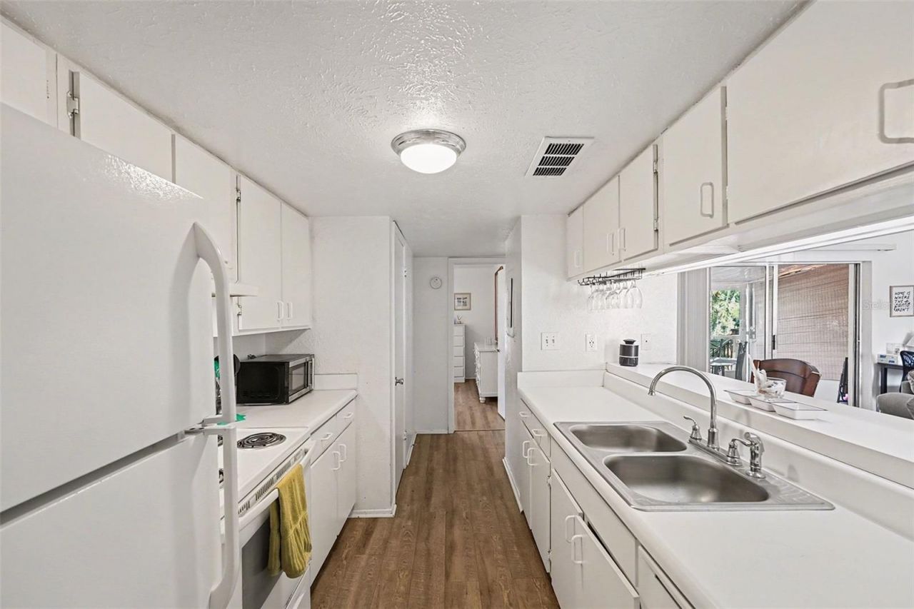 3765 41st Street S, Unit I, Saint Petersburg, FL 33711 Photo