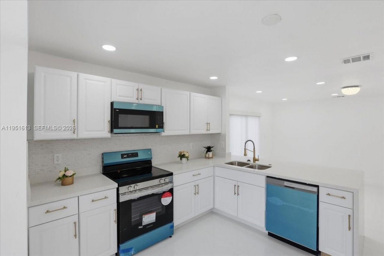 13209 NW 12th Ct, Sunrise, FL 33323 Photo