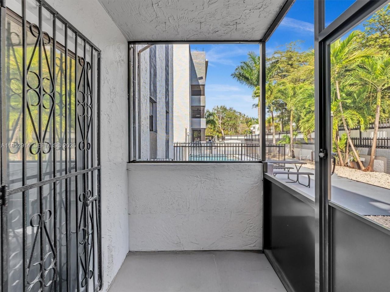 13500 NE 3rd Ct , Unit 121, North Miami, FL 33161 Photo