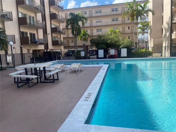 1950 W 54th St, Unit 105, Hialeah, FL 33012