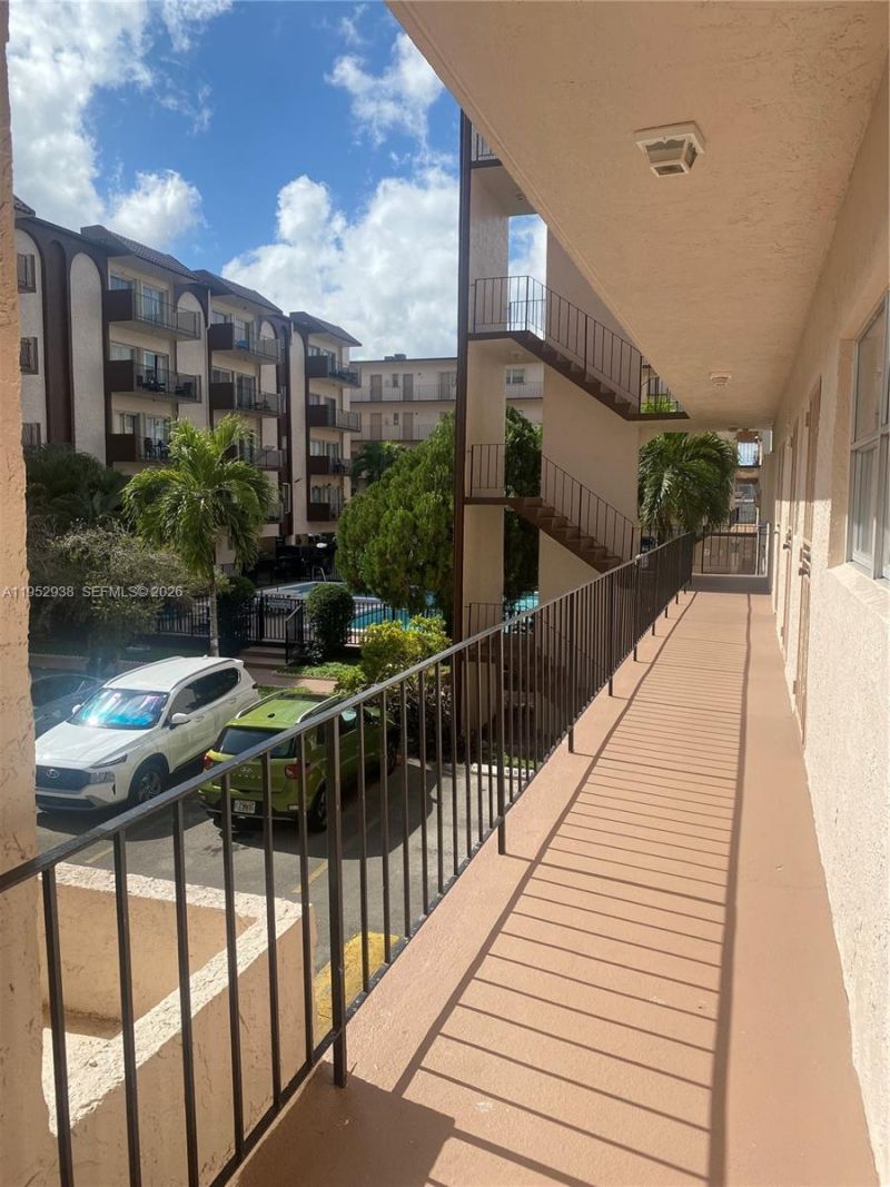 1950 W 54th St, Unit 105, Hialeah, FL 33012 Photo