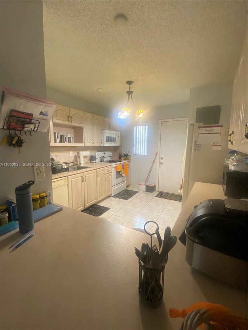 1950 W 54th St, Unit 105, Hialeah, FL 33012 Photo