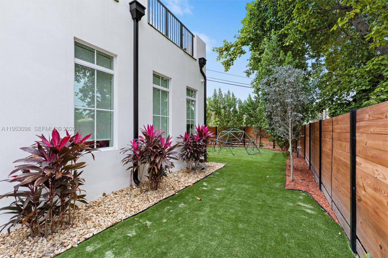 3495 SW 3rd Avenue, Miami, FL 33145 Photo