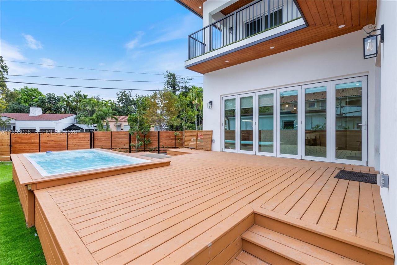 3495 SW 3rd Avenue, Miami, FL 33145 Photo