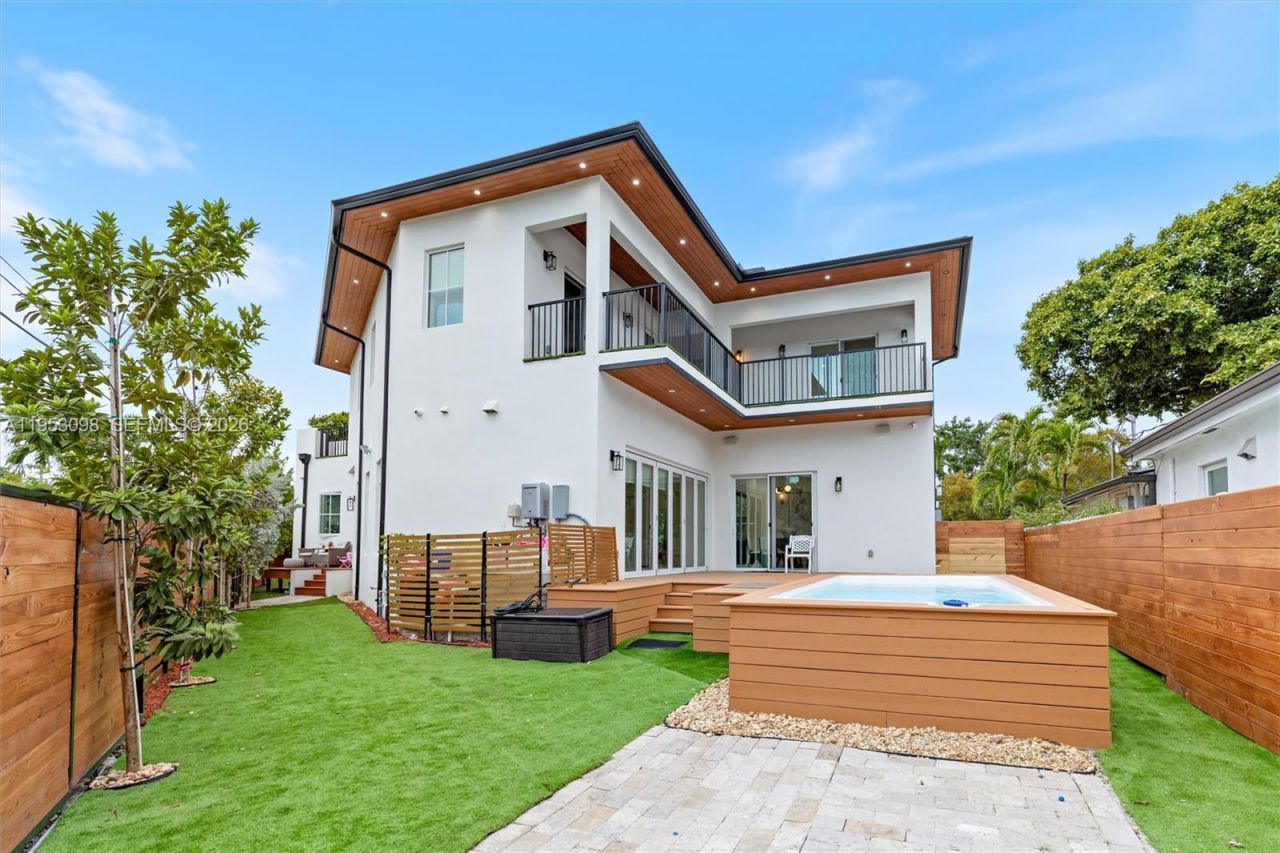 3495 SW 3rd Avenue, Miami, FL 33145 Photo