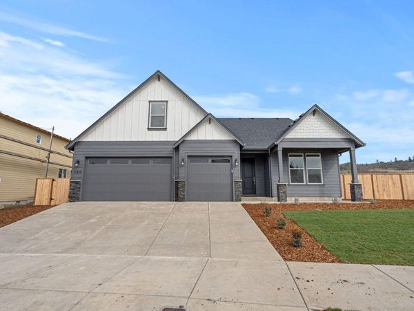 1159 Pumpkin Ridge Drive, Unit 323, Eagle Point, OR 97524