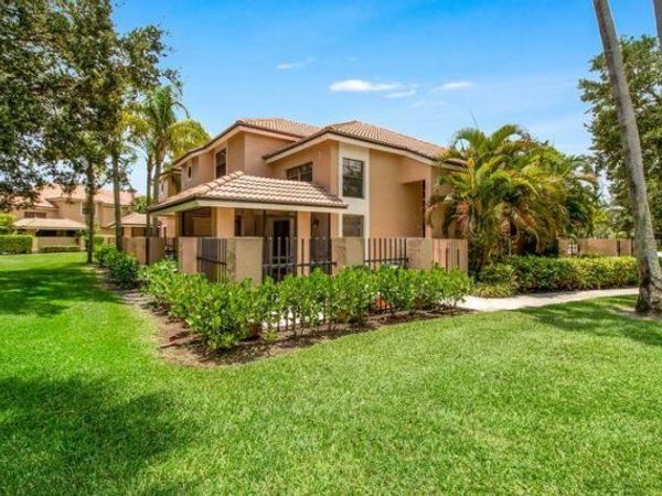 360 Prestwick Circle, Unit 1, Palm Beach Gardens, FL 33418
