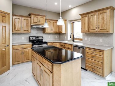 2004 Longview Street, Papillion, NE 68133