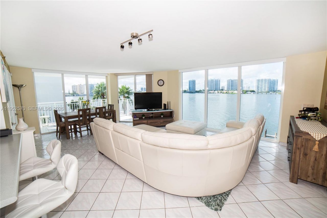 18000 N Bay Rd, Unit 404, Sunny Isles Beach, FL 33160 Photo