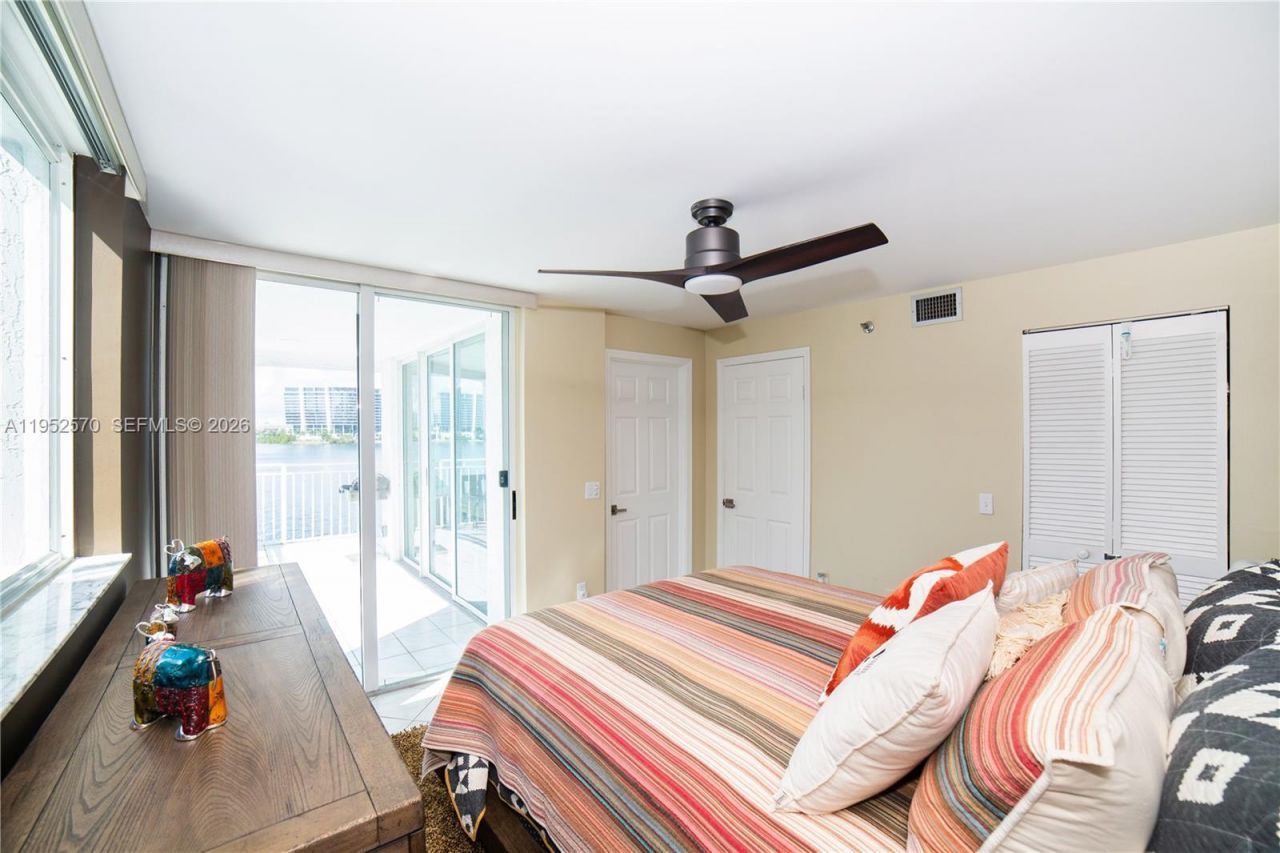 18000 N Bay Rd, Unit 404, Sunny Isles Beach, FL 33160 Photo