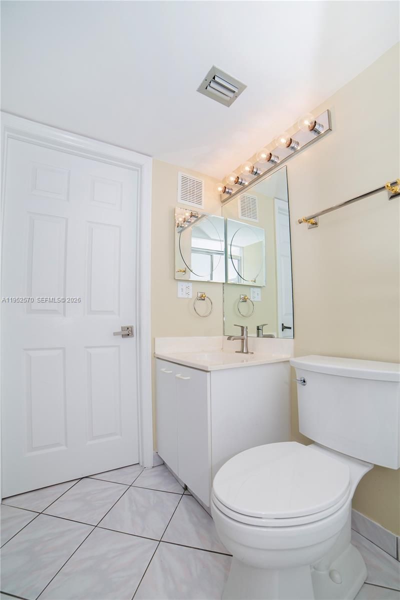 18000 N Bay Rd, Unit 404, Sunny Isles Beach, FL 33160 Photo