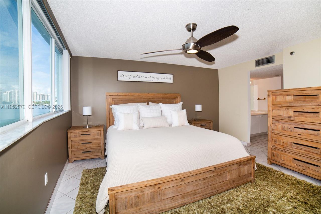 18000 N Bay Rd, Unit 404, Sunny Isles Beach, FL 33160 Photo