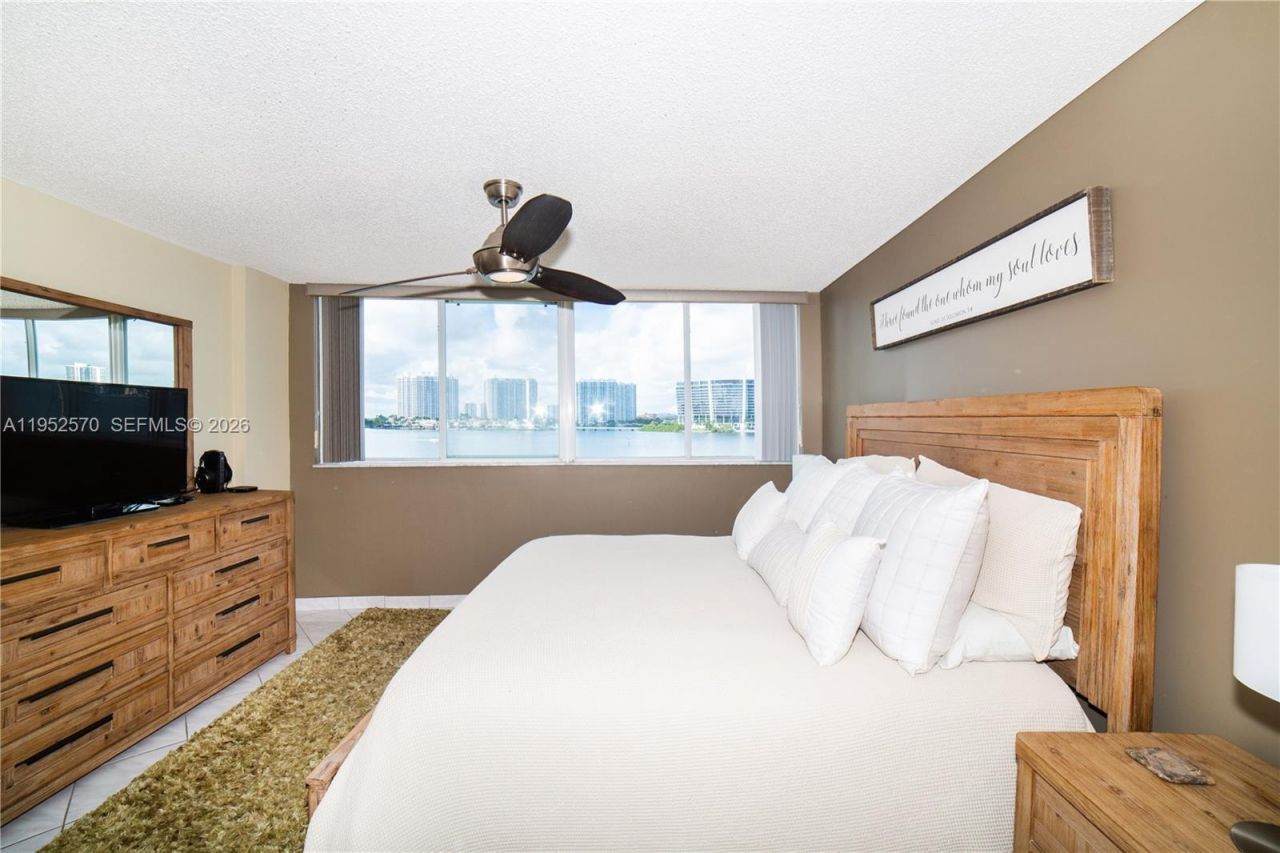 18000 N Bay Rd, Unit 404, Sunny Isles Beach, FL 33160 Photo