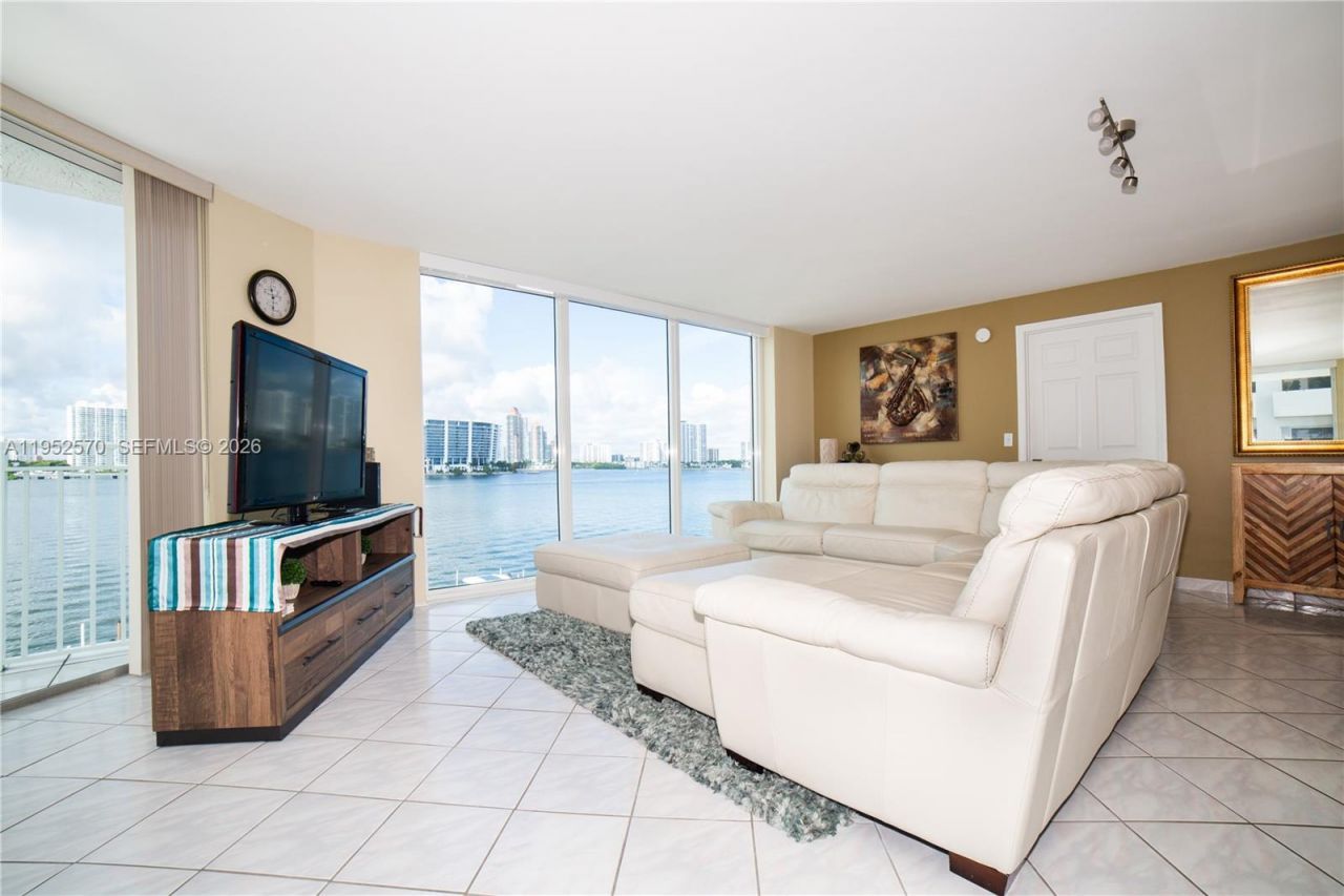 18000 N Bay Rd, Unit 404, Sunny Isles Beach, FL 33160 Photo