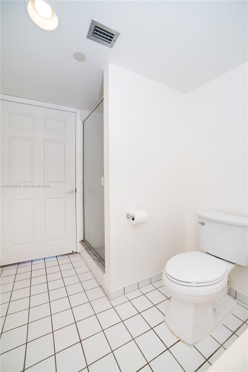 18000 N Bay Rd, Unit 404, Sunny Isles Beach, FL 33160 Photo