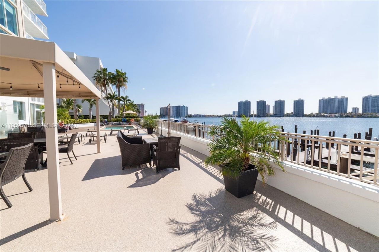 18000 N Bay Rd, Unit 404, Sunny Isles Beach, FL 33160 Photo