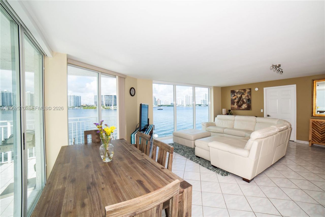 18000 N Bay Rd, Unit 404, Sunny Isles Beach, FL 33160 Photo