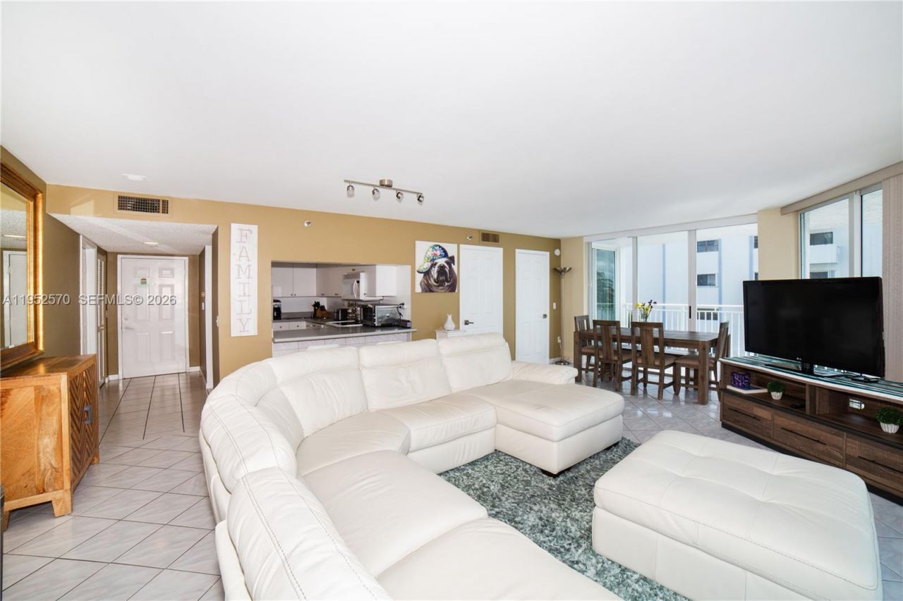 18000 N Bay Rd, Unit 404, Sunny Isles Beach, FL 33160 Photo