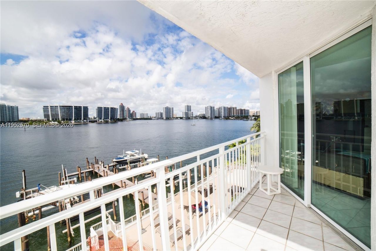 18000 N Bay Rd, Unit 404, Sunny Isles Beach, FL 33160 Photo