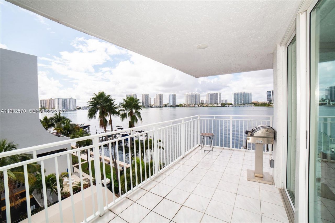 18000 N Bay Rd, Unit 404, Sunny Isles Beach, FL 33160 Photo
