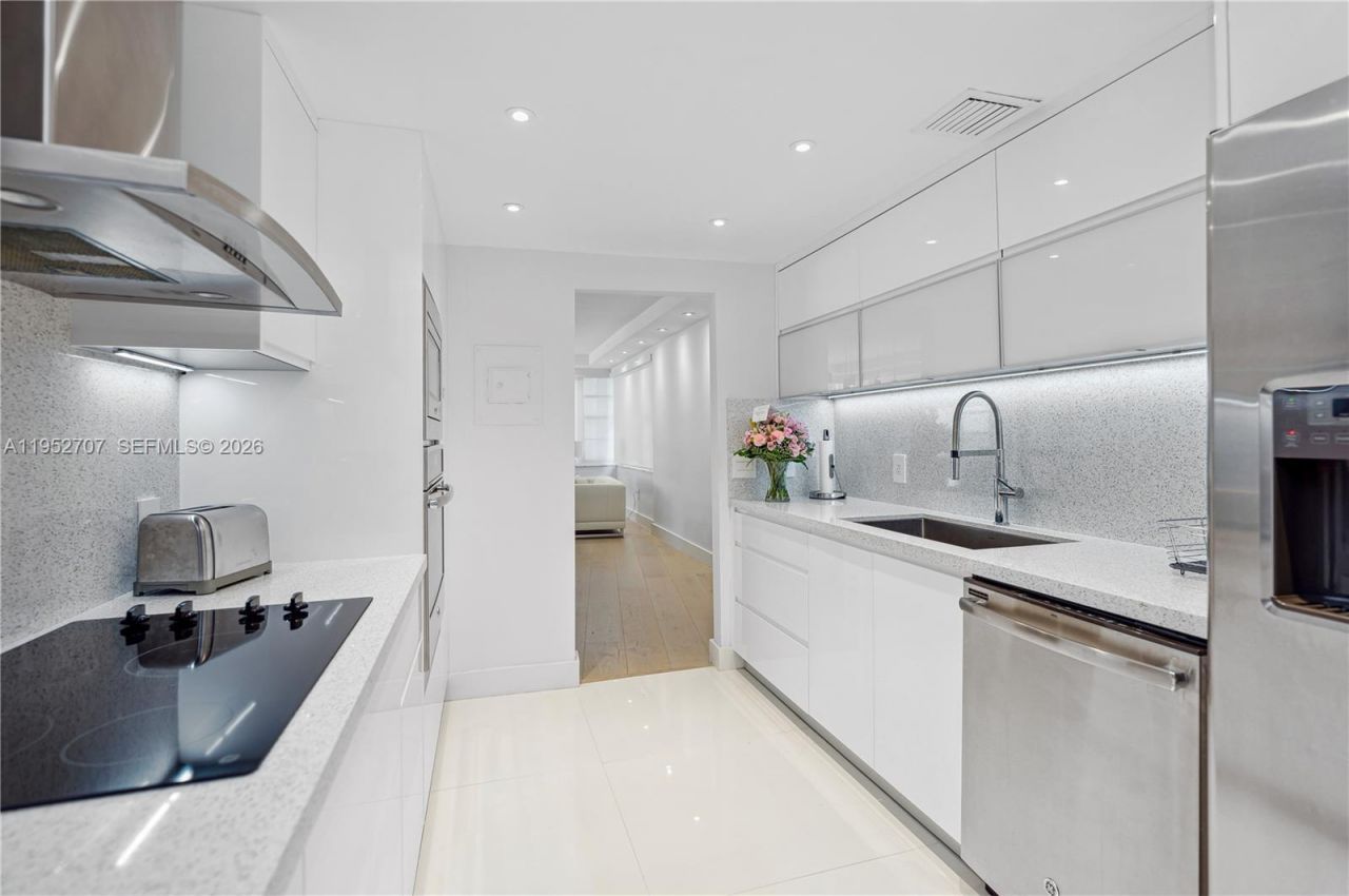 5255 Collins Ave , Unit 4A, Miami Beach, FL 33140 Photo