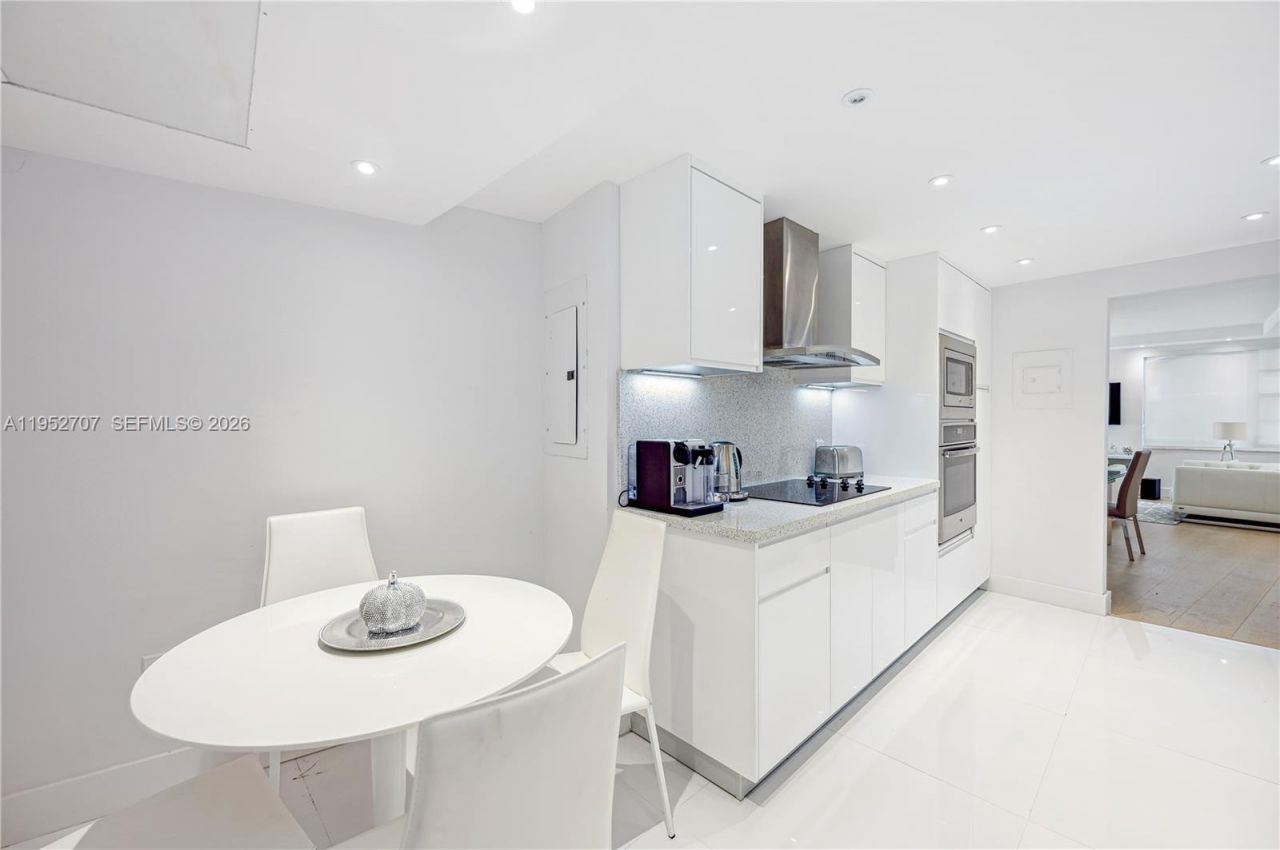 5255 Collins Ave , Unit 4A, Miami Beach, FL 33140 Photo