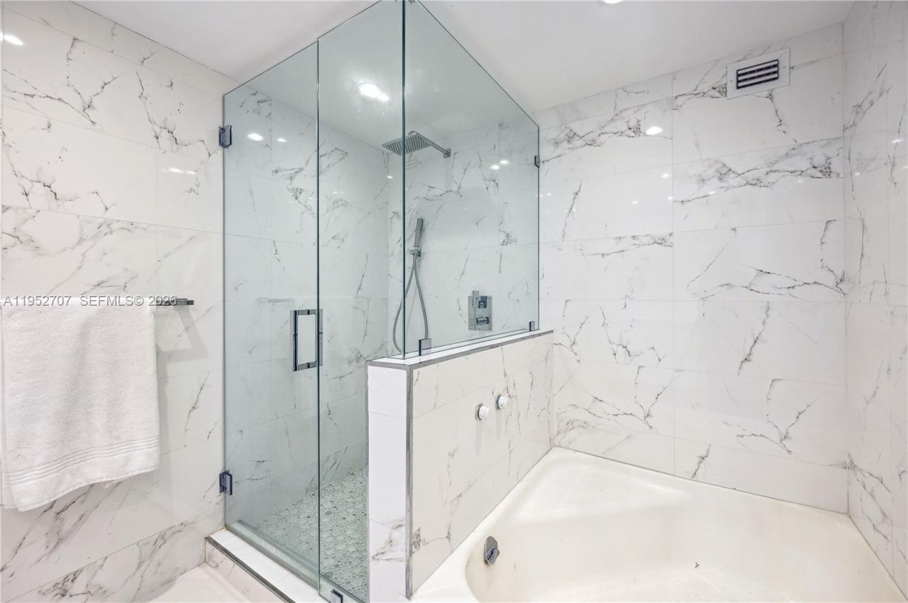 5255 Collins Ave , Unit 4A, Miami Beach, FL 33140 Photo