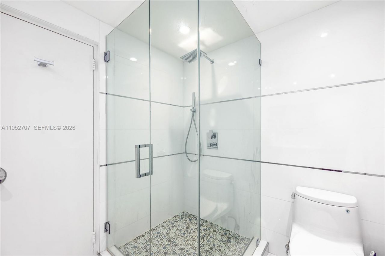 5255 Collins Ave , Unit 4A, Miami Beach, FL 33140 Photo