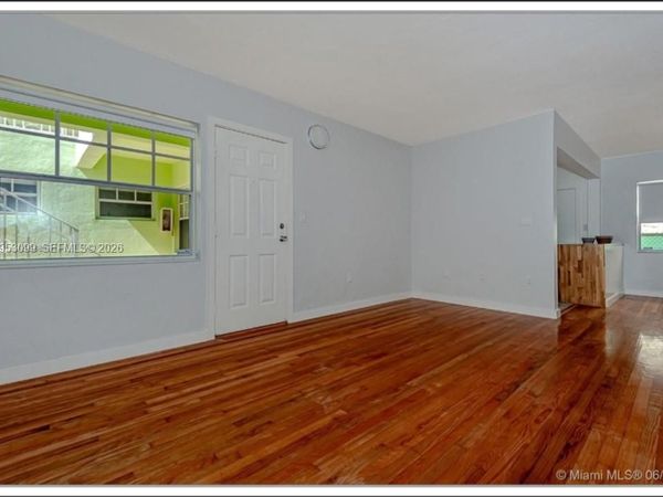 915 SE 8th St, Unit 106, Miami Beach, FL 33139