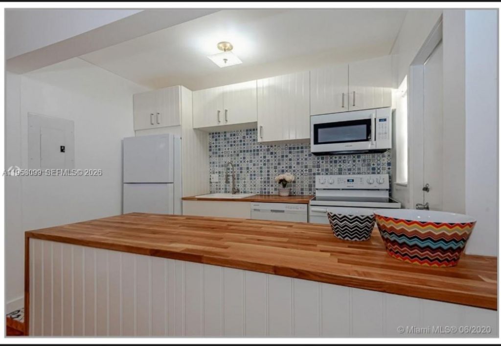 915 SE 8th St, Unit 106, Miami Beach, FL 33139 Photo