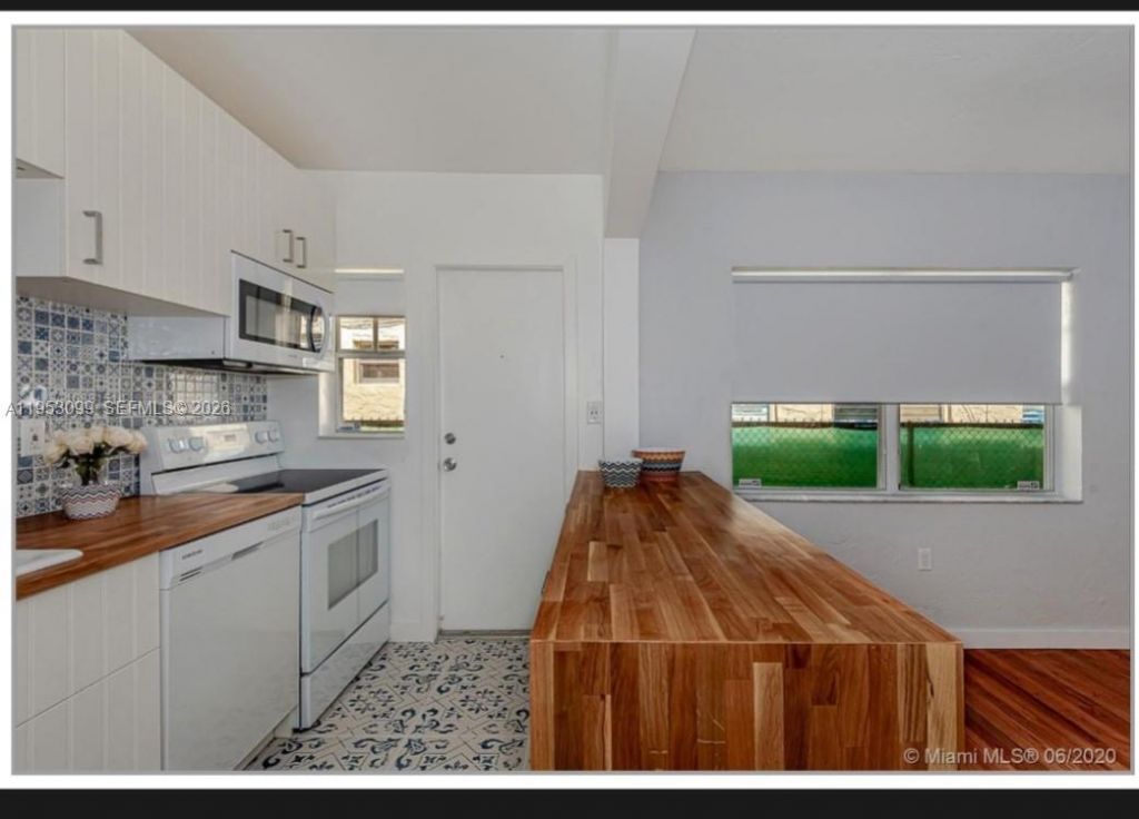 915 SE 8th St, Unit 106, Miami Beach, FL 33139 Photo