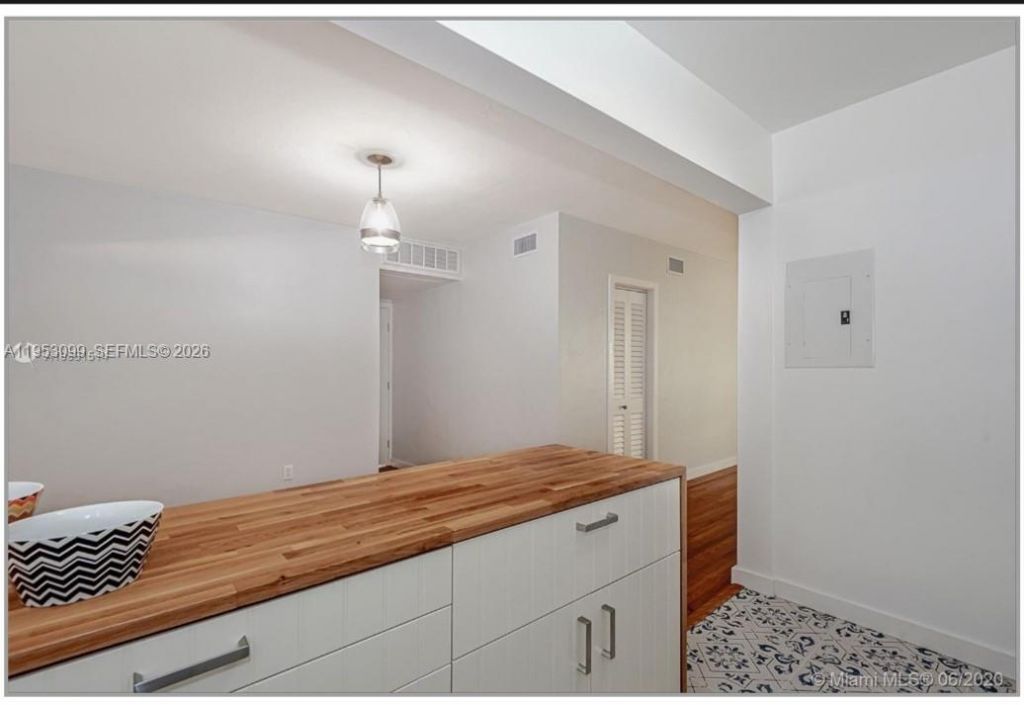 915 SE 8th St, Unit 106, Miami Beach, FL 33139 Photo