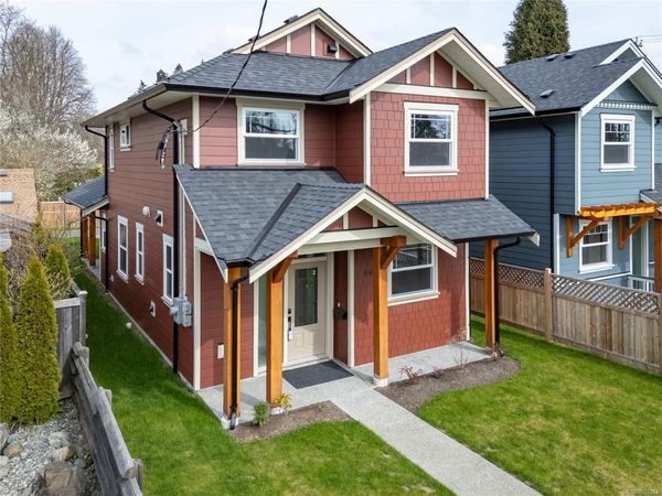 649 5th St, Courtenay, BC V9N 1K5